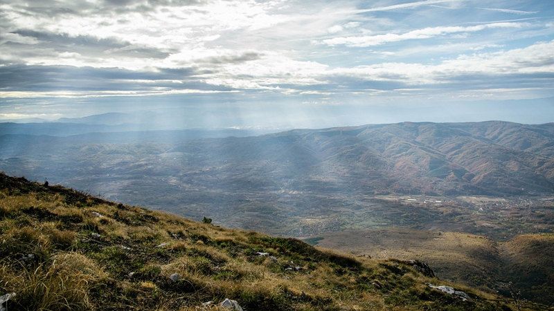 Na teren je izašlo šest spasilaca, koji su zatekli dvojicu mladića u, kako navode, "neobično dobrom raspoloženju"