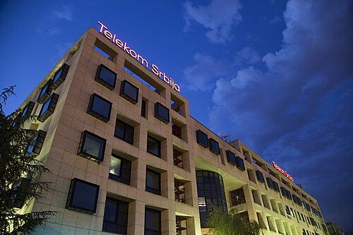 Kako se navodi, unapređenje kreditnog rejtinga Telekoma Srbije ostvaren je uz istovremenu uspešnu realizaciju transformacionih akvizicija medijskih sistema Junajted grupe (United Group) i Orion Telekoma, u uslovima nestabilnosti na globalnim tržištima