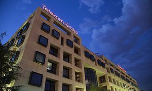 Kako se navodi, unapređenje kreditnog rejtinga Telekoma Srbije ostvaren je uz istovremenu uspešnu realizaciju transformacionih akvizicija medijskih sistema Junajted grupe (United Group) i Orion Telekoma, u uslovima nestabilnosti na globalnim tržištima