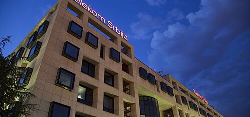 Kako se navodi, unapređenje kreditnog rejtinga Telekoma Srbije ostvaren je uz istovremenu uspešnu realizaciju transformacionih akvizicija medijskih sistema Junajted grupe (United Group) i Orion Telekoma, u uslovima nestabilnosti na globalnim tržištima