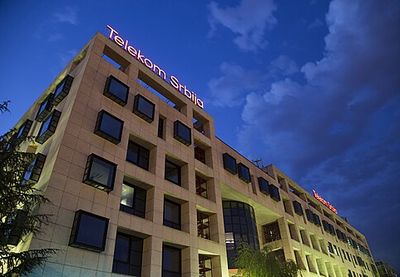 Kako se navodi, unapređenje kreditnog rejtinga Telekoma Srbije ostvaren je uz istovremenu uspešnu realizaciju transformacionih akvizicija medijskih sistema Junajted grupe (United Group) i Orion Telekoma, u uslovima nestabilnosti na globalnim tržištima