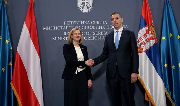 Image for Mešanje u odnose u Srbiji