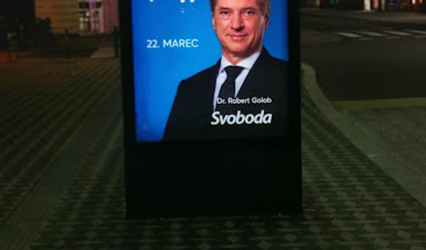 Pokret Sloboda aktuelnog premijera Roberta Goloba osvojio je 28,54 odsto ili 325.757 glasova, dok je desničarska Slovenska demokratska stranka (SDS) Janeza Janše osvojila 0,37 odsto glasova manje (321.521).