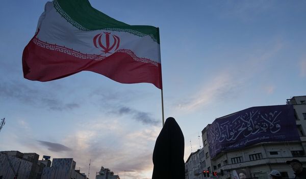 Iranske vlasti navode da su u napadima pogođeni civilni objekti, ekološka stanica i infrastruktura u više gradova, uz poginule i više od 260 povređenih