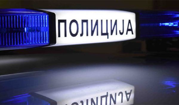 Sumnja se da su sinoć, na ulici u Novom Sadu, oni maskirani, palicama tukli dvojicu maloletnika i jednom naneli teške, a drugom lake telesne povrede
