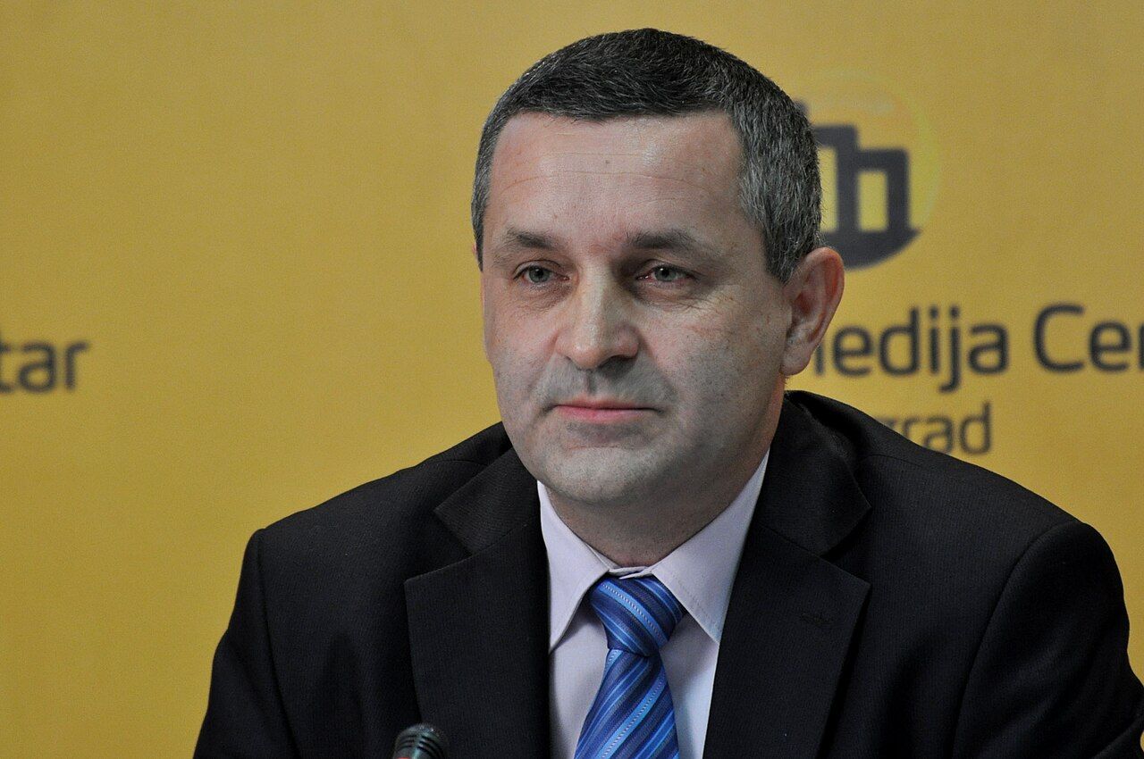 On je podsetio da je prema dostupnim podacima, tada ubijeno najmanje 130 Srba, dok je oko 250 uhapšeno i odvedeno u nepoznatom pravcu