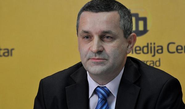 On je podsetio da je prema dostupnim podacima, tada ubijeno najmanje 130 Srba, dok je oko 250 uhapšeno i odvedeno u nepoznatom pravcu