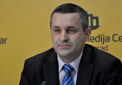 On je podsetio da je prema dostupnim podacima, tada ubijeno najmanje 130 Srba, dok je oko 250 uhapšeno i odvedeno u nepoznatom pravcu
