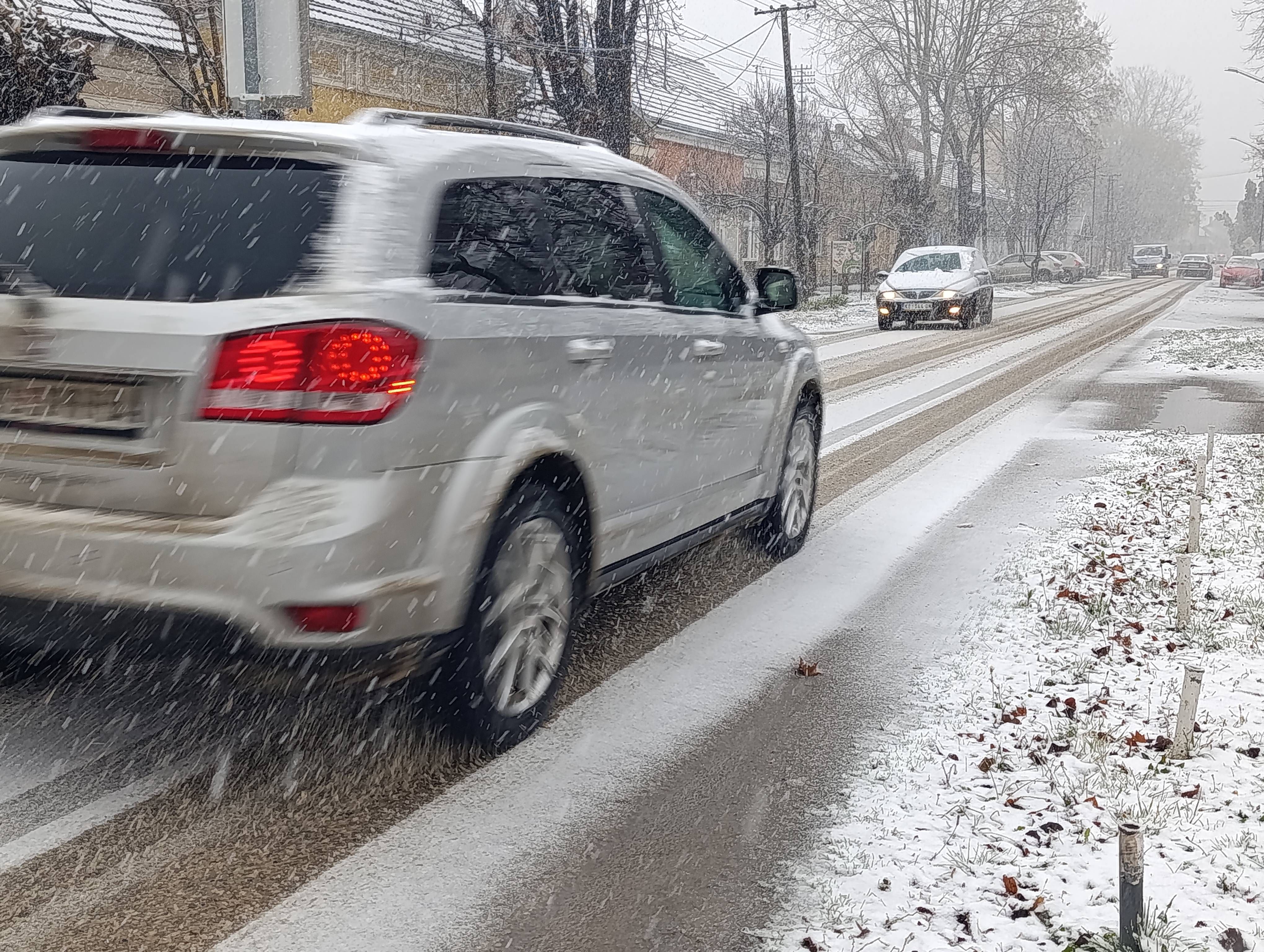 Image for AMSS: Zimski uslovi vožnje, upozorenje na ledenu kišu