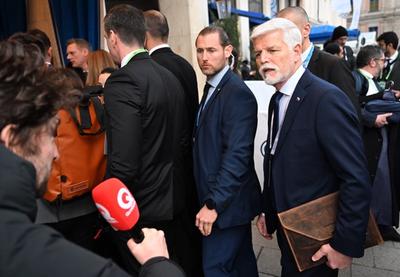 Image for Protesti Čeha naterali Vladu da odustane od postavljanja influensera za ministra