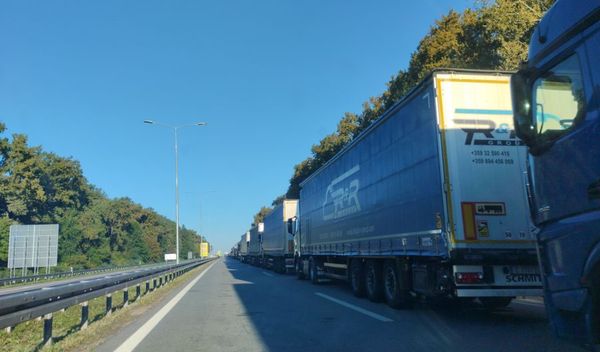 Image for Kamioni na Batrovcima čekaju četiri sata