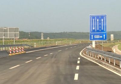 Direktor "Koridora Srbije" Aleksandar Antić najavio je da će za desetak dana biti otvorena još jedna deonica Moravskog koridora, oko 29 kilometara novog auto-puta, od petlje Preljina- Čačak do petlje Adrani-Kraljevo