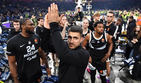 Image for Vanja Marinković se obratio okupljenim navijačima Partizana