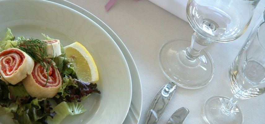 Alkoholna i bezalkoholna pića su poskupela za 6,8 procenata, a jedino pojeftinjenje zabeleženo je kod prenoćišta i iznosilo je 3,4 odsto