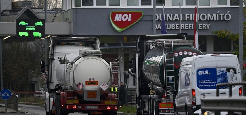 Kancelarija za kontrolu stranih sredstava Ministarstva finansija SAD produžila je sinoć operativnu licencu za nastavak rada Naftne industrije Srbije za još 30 dana, takođe do 31. jula
