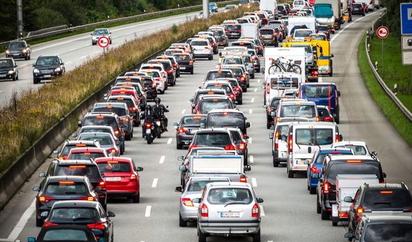 Image for Međunarodna agencija za energiju: Vozite manje i sporije!