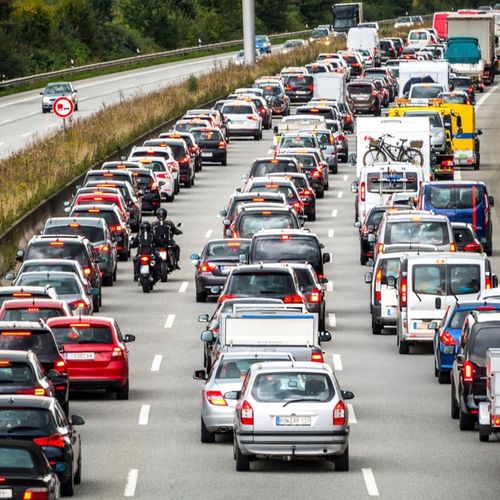 Image for Međunarodna agencija za energiju: Vozite manje i sporije!