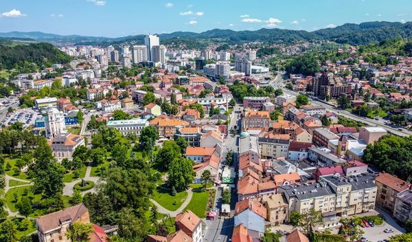 Image for Četrnaestogodišnja devojčica izbola nožem dve drugarice