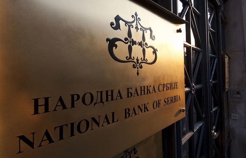 NBS je u septembru iste godine donela Odluku o olakšicama u otplati kredita kojim se precizno uređuju obaveze banaka