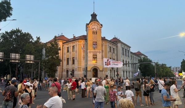 Image for Večeras blokada kod suda