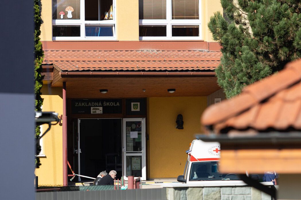 Ministar zdravlja Kamil Saško je kazao da je povređena učenica i dalje u kritičnom stanju