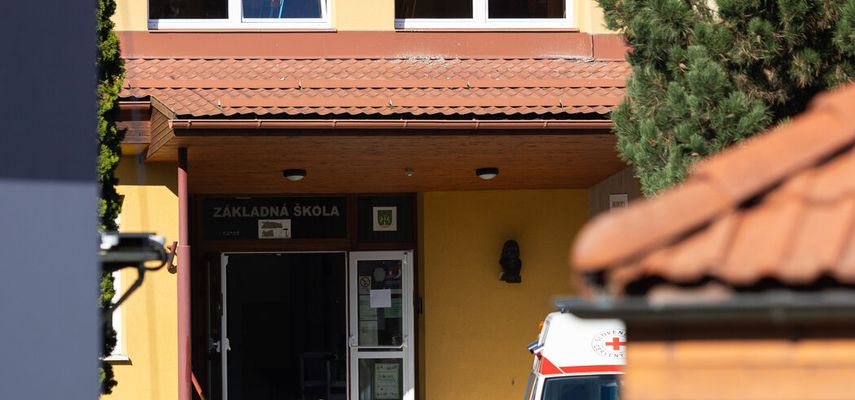 Ministar zdravlja Kamil Saško je kazao da je povređena učenica i dalje u kritičnom stanju