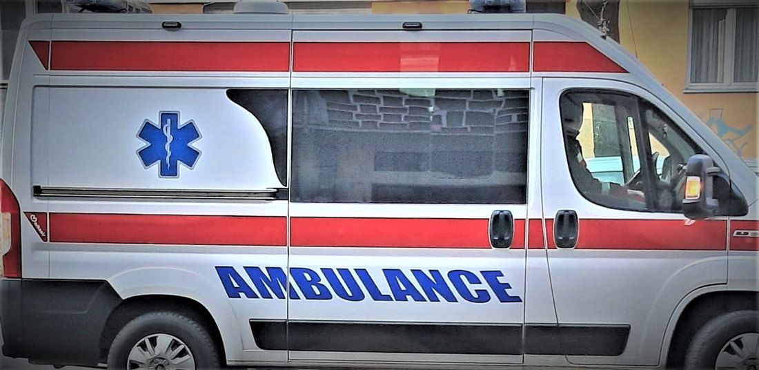 Dve osobe iz putničkog vozila su preminule na licu mesta. Saobraćaj se na toj deonici odvija usporeno