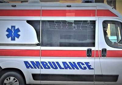Dve osobe iz putničkog vozila su preminule na licu mesta. Saobraćaj se na toj deonici odvija usporeno