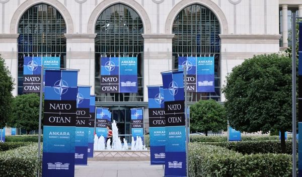 Česte kritike Trampa na račun NATO, uz najavljeno povlačenje trupa iz Evrope i šestomesečnu reviziju američkog vojnog prisustva na kontinentu, doprinele su neizvesnosti unutar Alijanse
