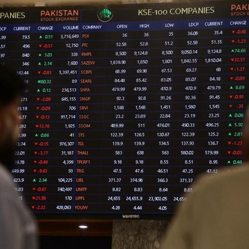 Međunarodno referentna nafta Brent se nakon toga kretala na oko 83 dolara po barelu, a američka sirova nafta WTI na nivou od oko 80 dolara po barelu