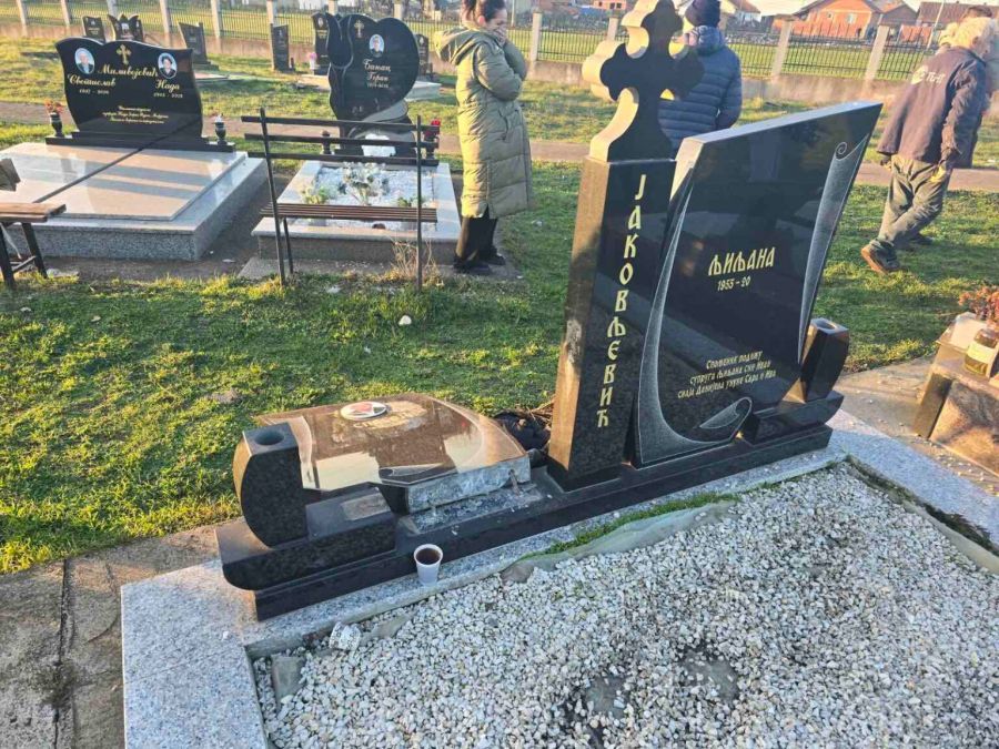 Image for Skrnavili nadgrobni spomenik