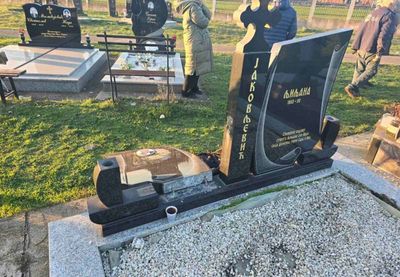 Image for Skrnavili nadgrobni spomenik