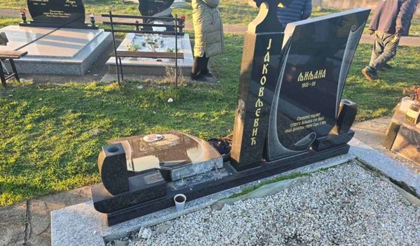 Image for Skrnavili nadgrobni spomenik