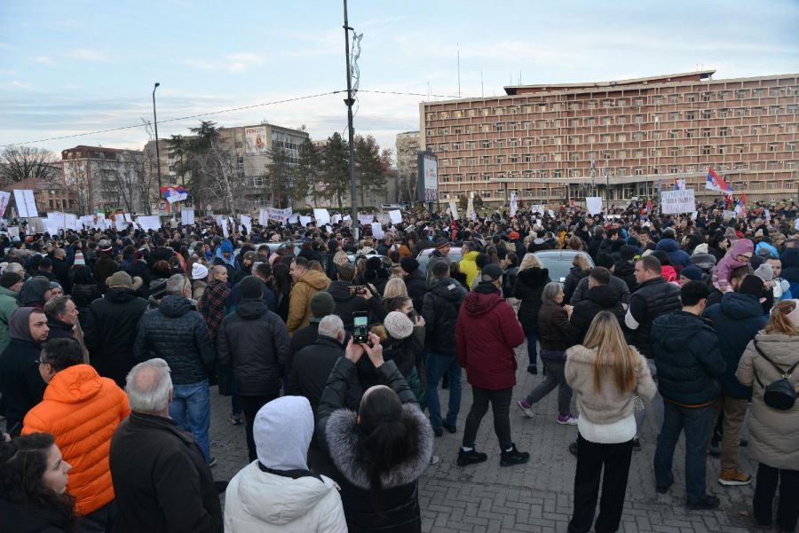 Image for Vučević vređa roditelje