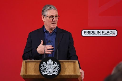 Britanski premijer Kir Starmer, lider laburista, suočio se sa mogućnošću da izgubi te funkcije 