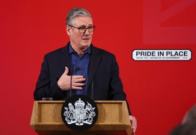 Britanski premijer Kir Starmer, lider laburista, suočio se sa mogućnošću da izgubi te funkcije