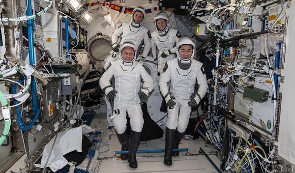 Image for Astronauti krenuli ka Zemlji