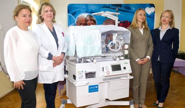 Image for Dečji fond Ujedinjenih nacija (UNICEF) danas je Institutu za neonatologiju u Beogradu uručila novi inkubator za prevremeno rođene bebe.