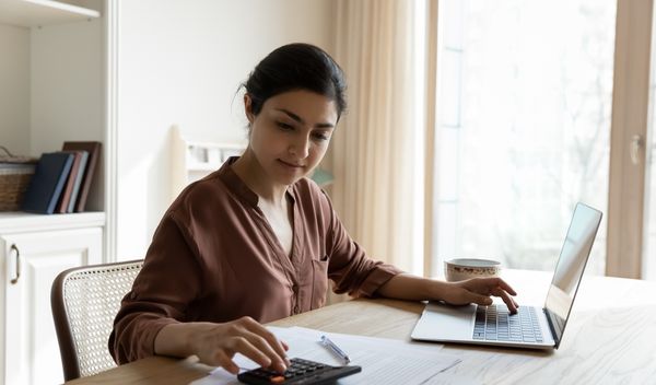 Image for Devojka zaboravila za račun u banci: Posle 60 godina otišla je da proveri stanje i šokirala se