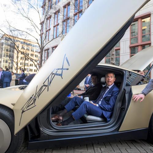 Image for Tesla pod istragom zbog autonomnih vozila