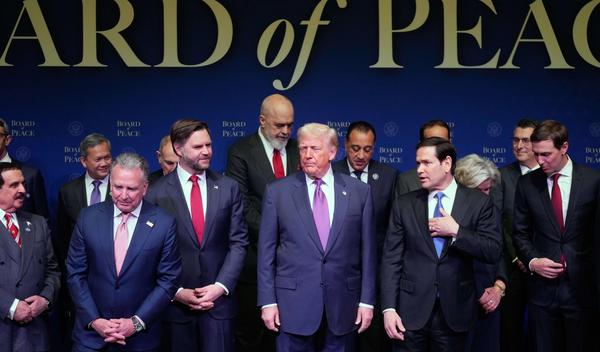 Image for Tramp okupio članove Odbora za mir