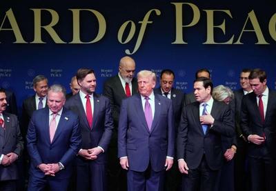 Image for Tramp okupio članove Odbora za mir