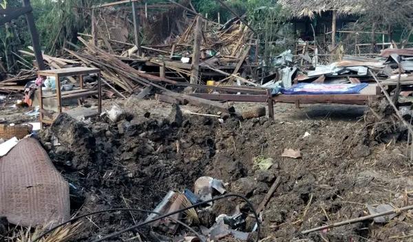 Image for Avijacija Mjanmara bombardovala čajdžinicu u kojoj su gosti gledali fudbal