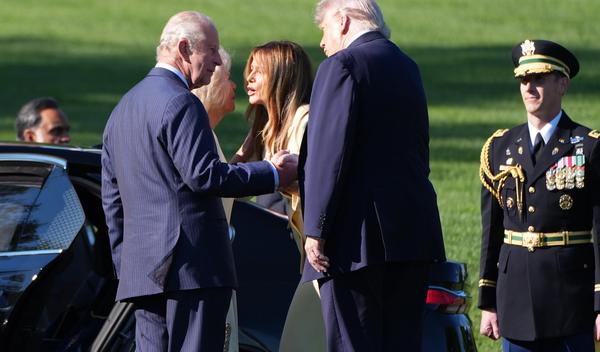 Doček kralja i kraljice ispred Bele kuće