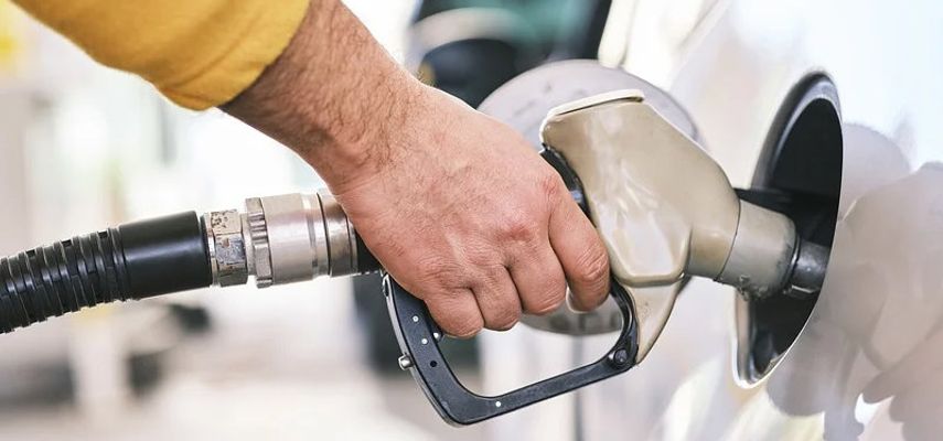 Akciza na gasna ulja (dizel) povećava se sa sadašnjih 66,64 na 70,34 dinara po litru, a na olovni benzin sa 68,90 na 72,72 dinara po litru