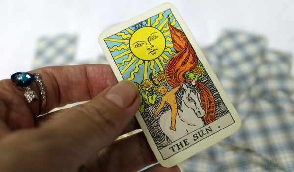 Image for Ciganske karte predviđaju boran decembar za ovaj znak: Plivaće u novcu, a ljubav će da cveta