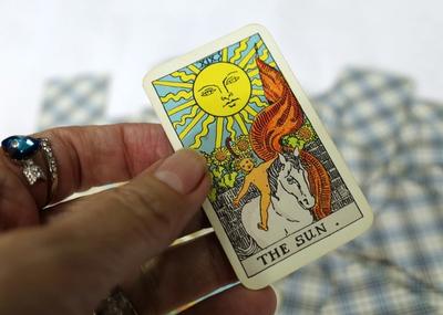 Image for Ciganske karte predviđaju boran decembar za ovaj znak: Plivaće u novcu, a ljubav će da cveta