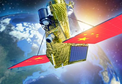 Peking ubrzano razvija sistem koji objedinjuje masovnu proizvodnju i lansiranje satelita u niskoj orbiti, sa ciljem stvaranja mreže "Hiljadu jedara"