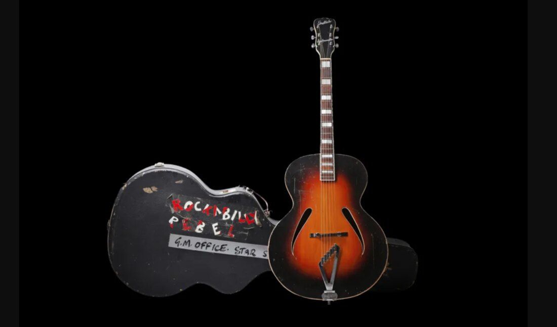Gitara je bila među više od 30 predmeta iz kolekcije Bejli, koja je 20 godina radila kao Majklova asistentkinja i bliska saradnica