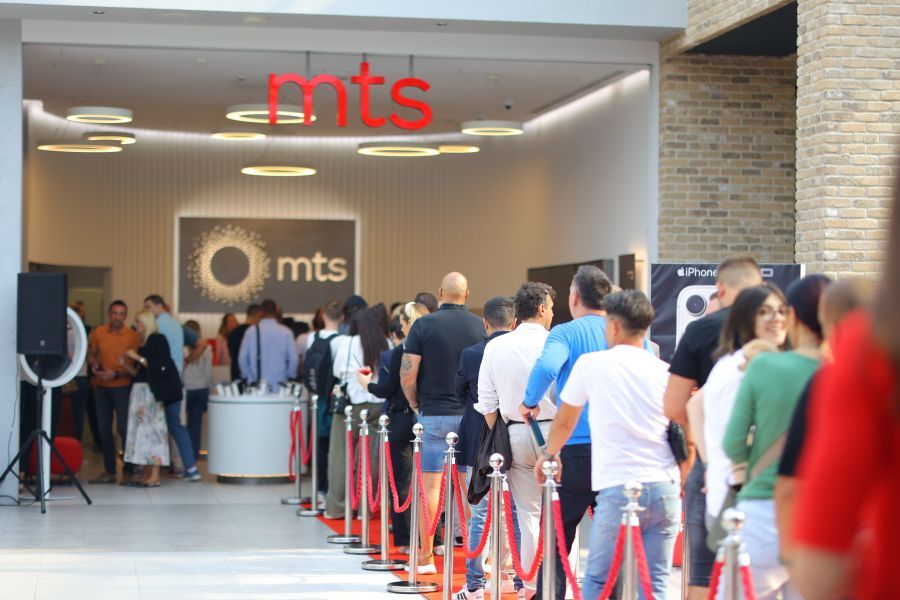 Image for Počela prodaja novih Ajfona